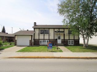 514 6th St NE, Devils Lake, ND 58301