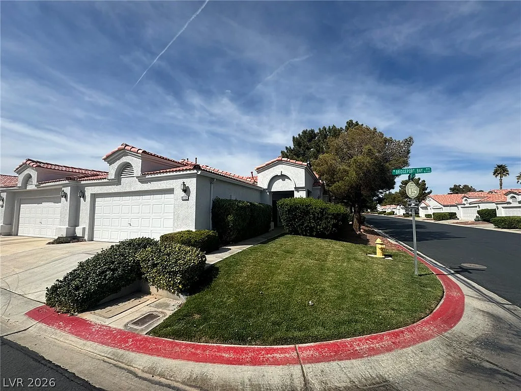 2 bed, 2.0 bath, 1346 sqft, $1,875 — Photo 2