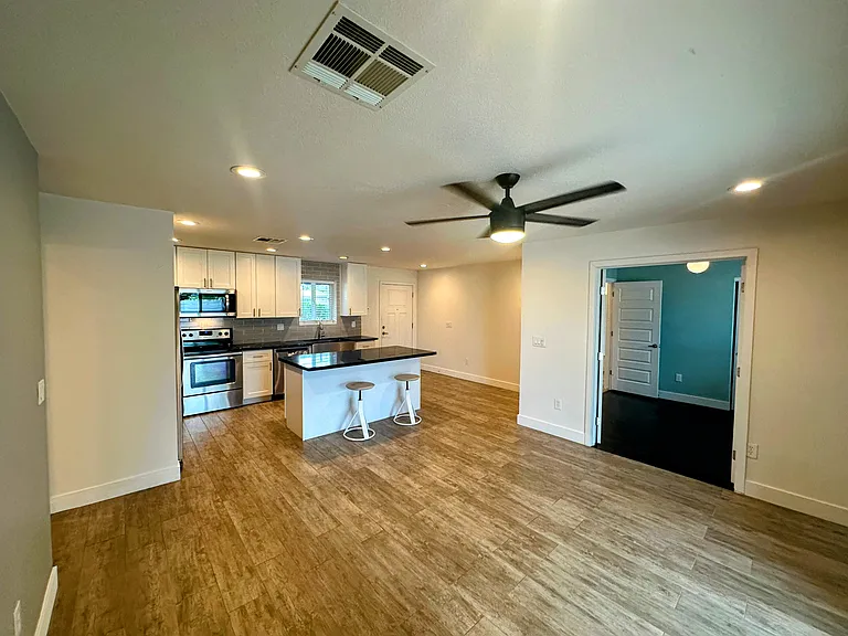 2315 E Marmora St — Photo 5