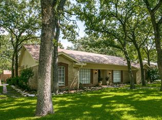 210 Shelmar Dr, Euless, TX 76039