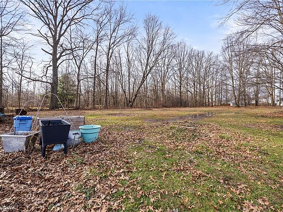 5th image of 39046 E River Rd