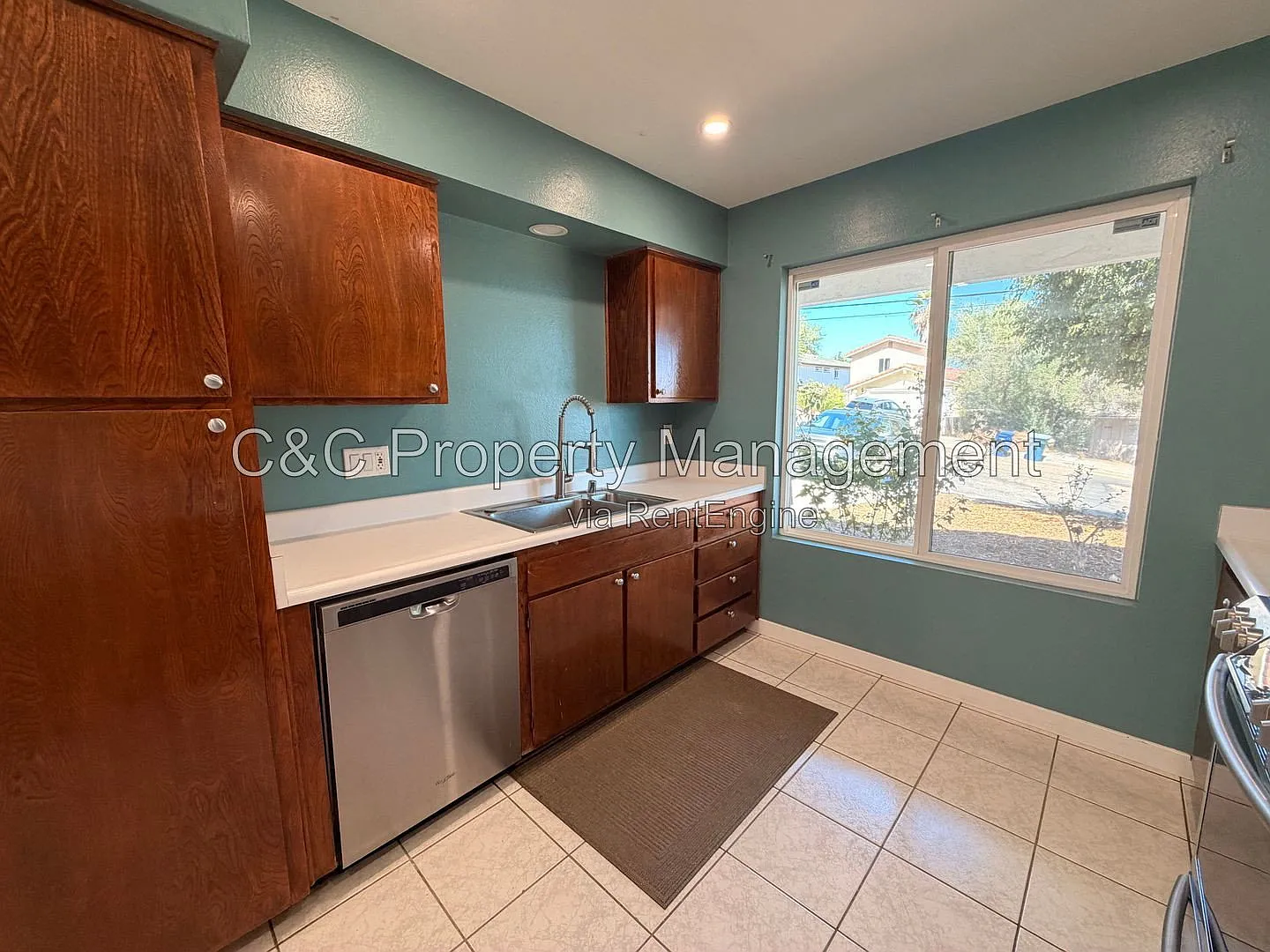 4 bed, 2.0 bath, 1349 sqft, $3,950 — Photo 3