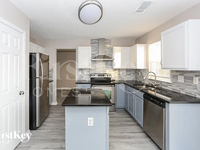 1940 Summit Ridge Ln — Photo 5