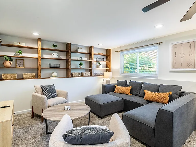 8743 Leslie Dr — Photo 14