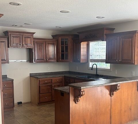 3rd image of 108 Raleigh Ct