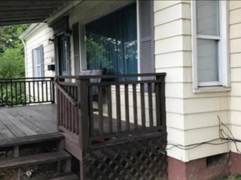 261 Broadview Dr — Photo 2