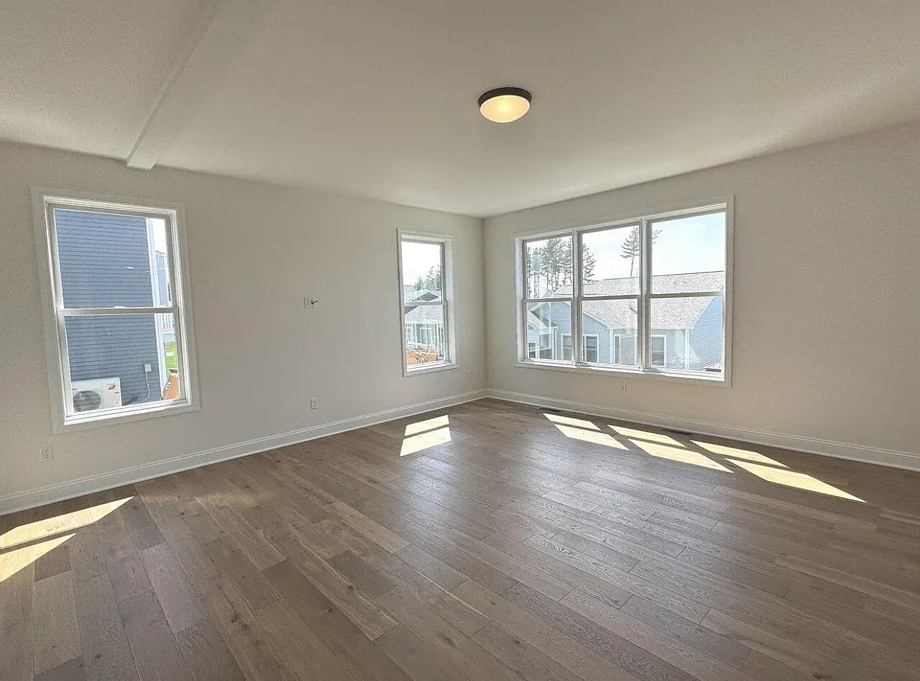 5 bed, 2968 sqft, $5,200 — Photo 4