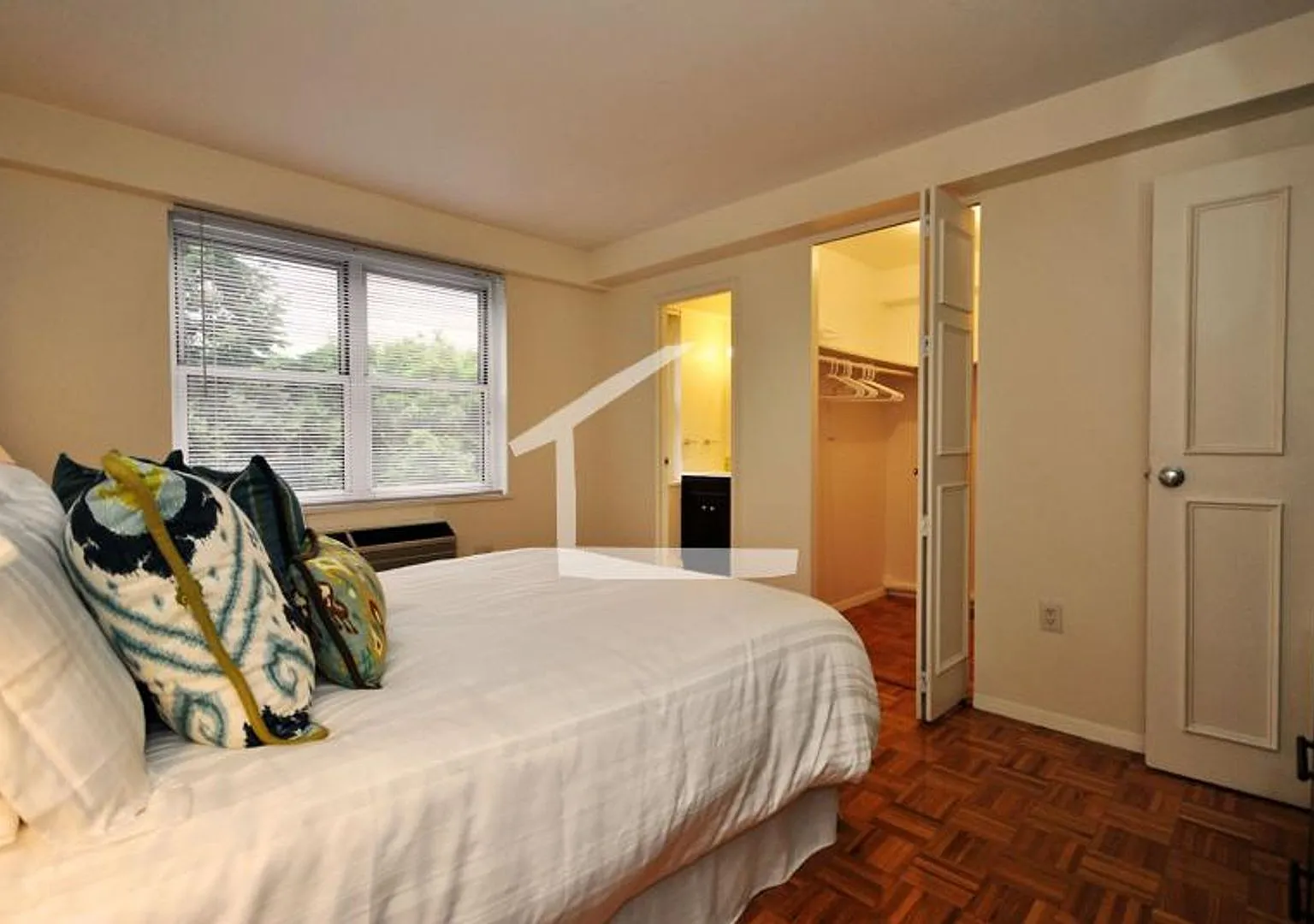 Modern 2-Bedroom In Coolidge Corner | Two Months Free — Photo 3