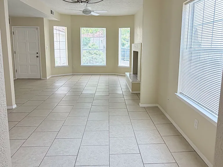 6125 Rosetree Pl NE — Photo 7