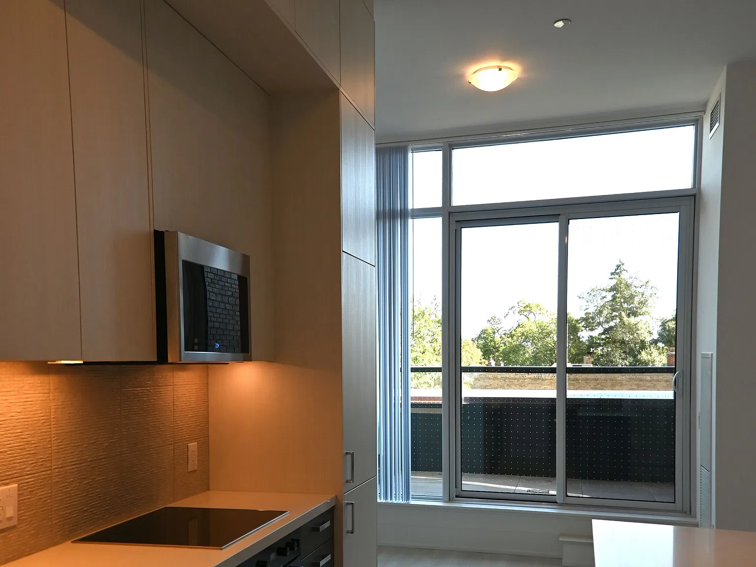 2450 Bloor St W — Photo 3