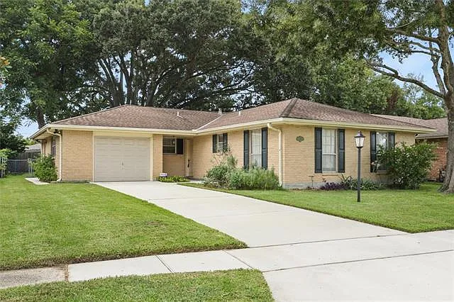 3 bed, 2.0 bath, 1390 sqft, $2,200 — Photo 1