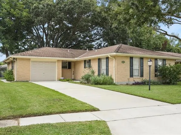 740 Deerfield Rd, Gretna, LA 70056