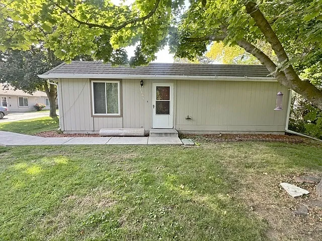 2 bed, 1.0 bath, 820 sqft, $1,425 — Photo 1