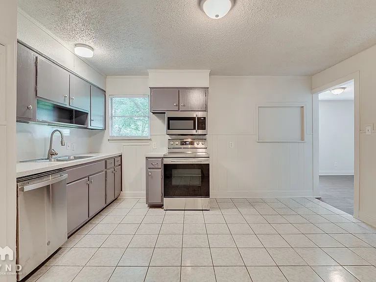 5054 Virgil St — Photo 6