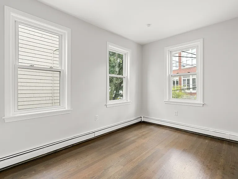 218 W 7th St #2 — Photo 14