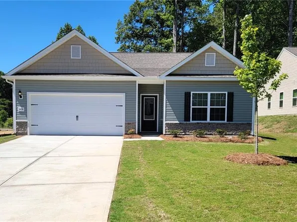 3428 Robindale Dr, Winston Salem, NC 27107