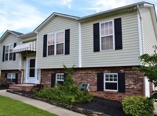 221 Westbridge Pl, Mount Airy, NC 27030