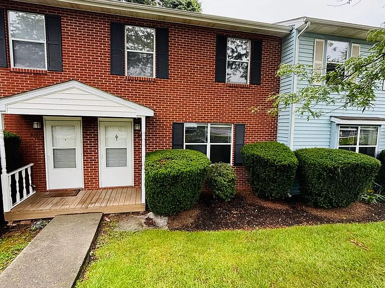 208 Pheasant Run Dr — Photo 1