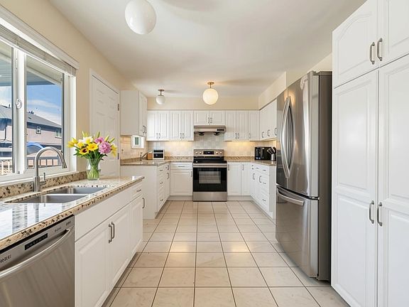 3rd image of 675 Duncan Ave