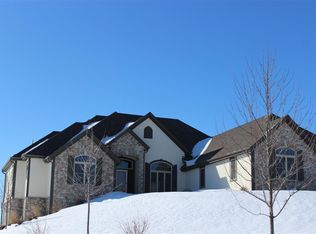 750 Cheviot Dr, Pewaukee, WI 53072