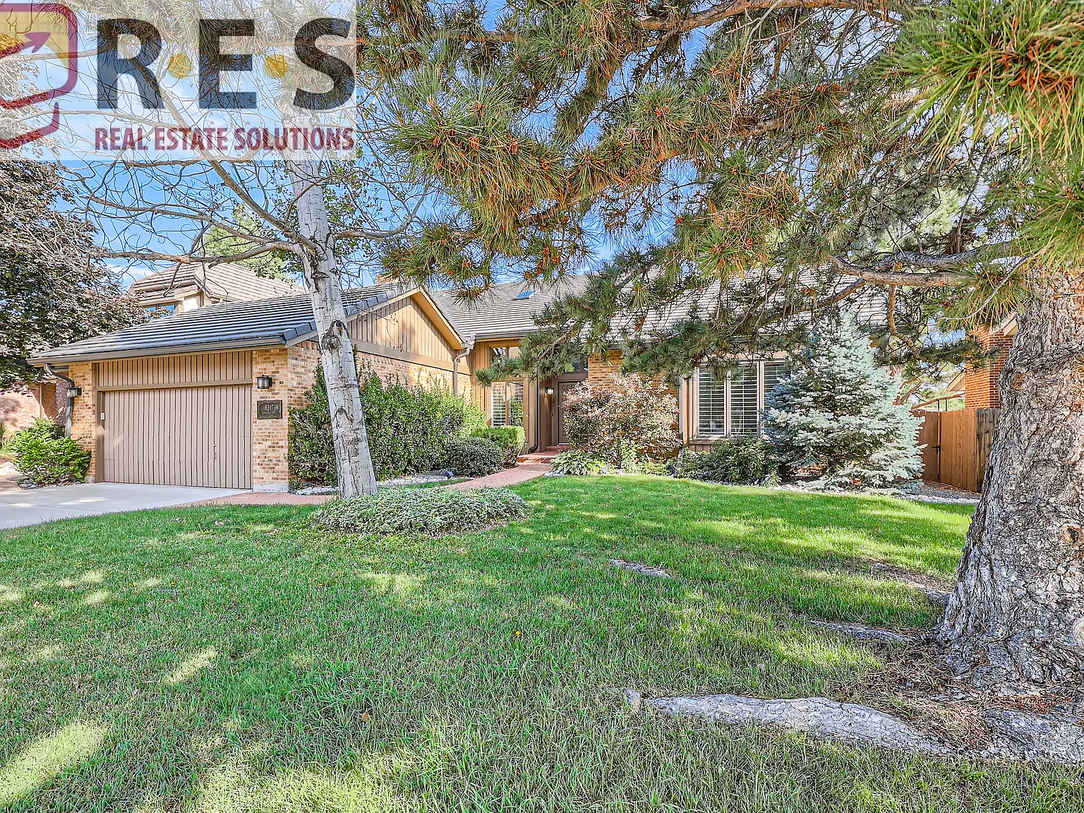 5 bed, 5219 sqft, $3,395 — Photo 3