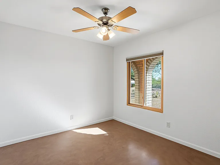 11910 N Joi Dr — Photo 3