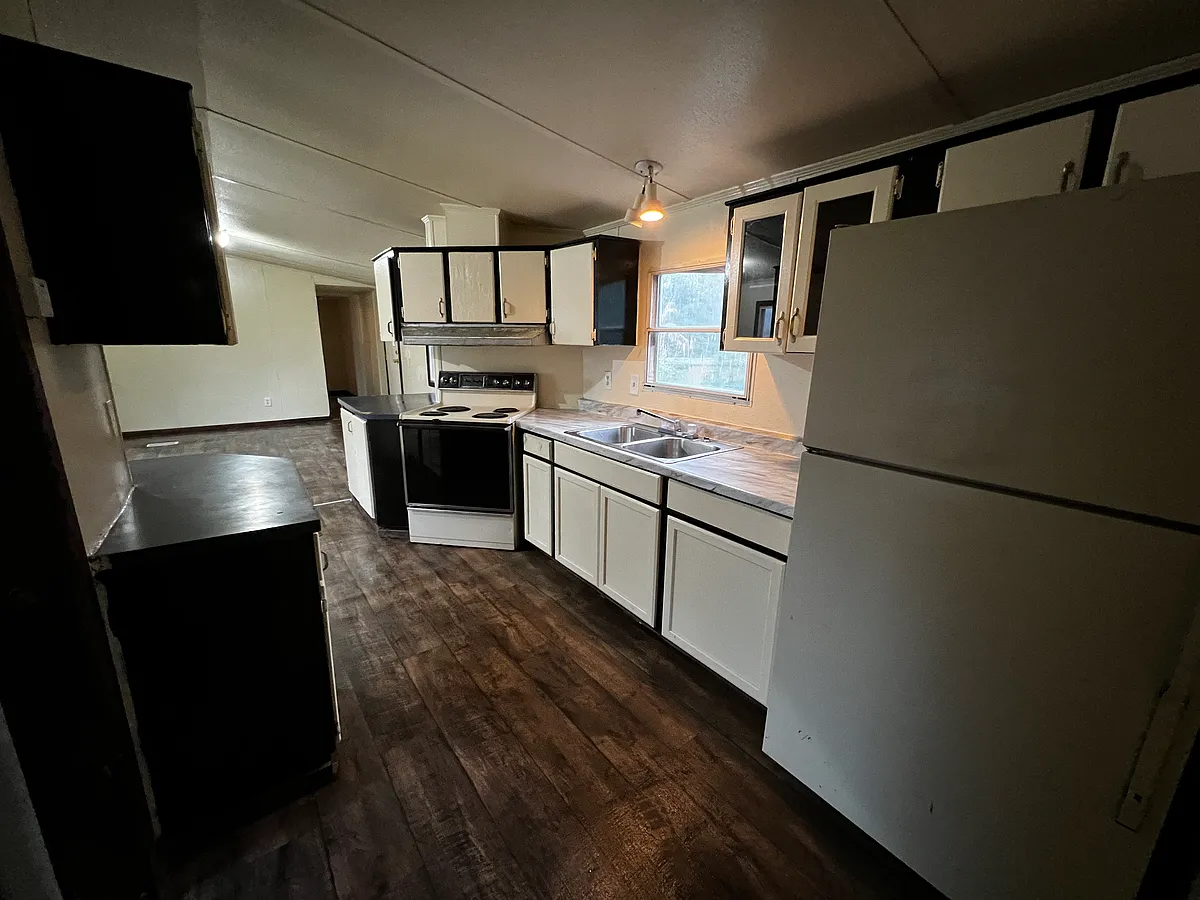 Building Photo - 251 Park Cir