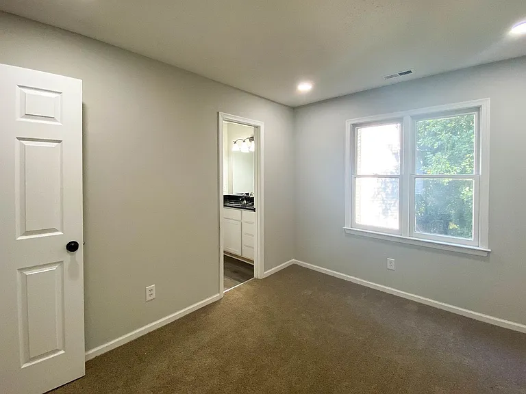5645 Thea Ln — Photo 8
