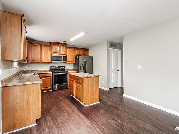 3rd image of 4003 Vershire Ave