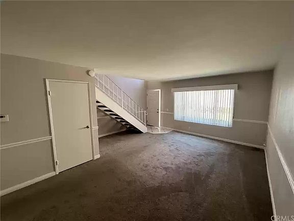 Living room, photo 1