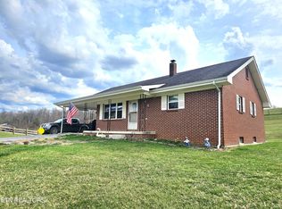 156 Botnors Dr, Rose Hill, VA 24281
