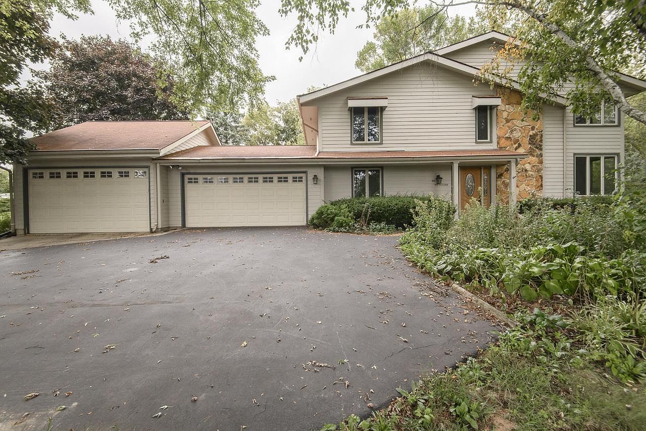 N47W27080 Greenhill COURT, Pewaukee, WI 53072 | Zillow