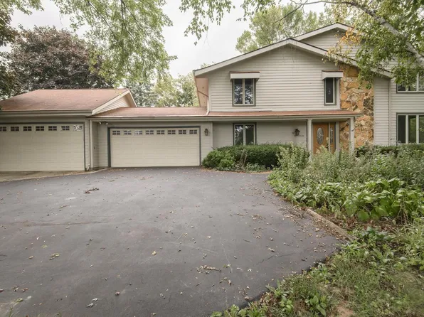 N47W27080 Greenhill COURT, Pewaukee, WI 53072