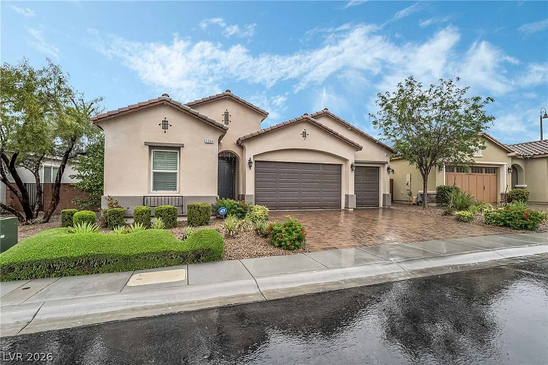 3 bed, 3.0 bath, 2354 sqft, $4,500 — Photo 1