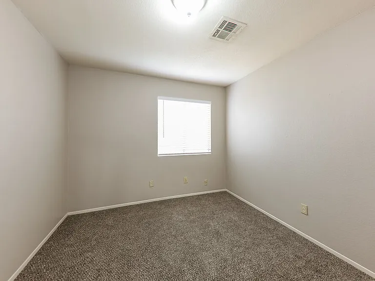 429 E Utopia Rd — Photo 13