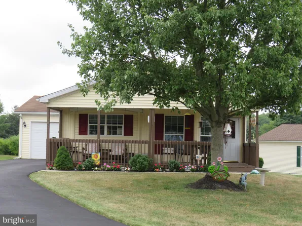 565 Bent Pine Cir, New Hope, PA 18938