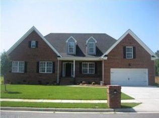 713 Greenfield Ln, Chesapeake, VA 23322