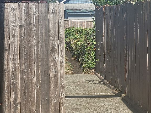 4th image of 5823 S Lawrence
