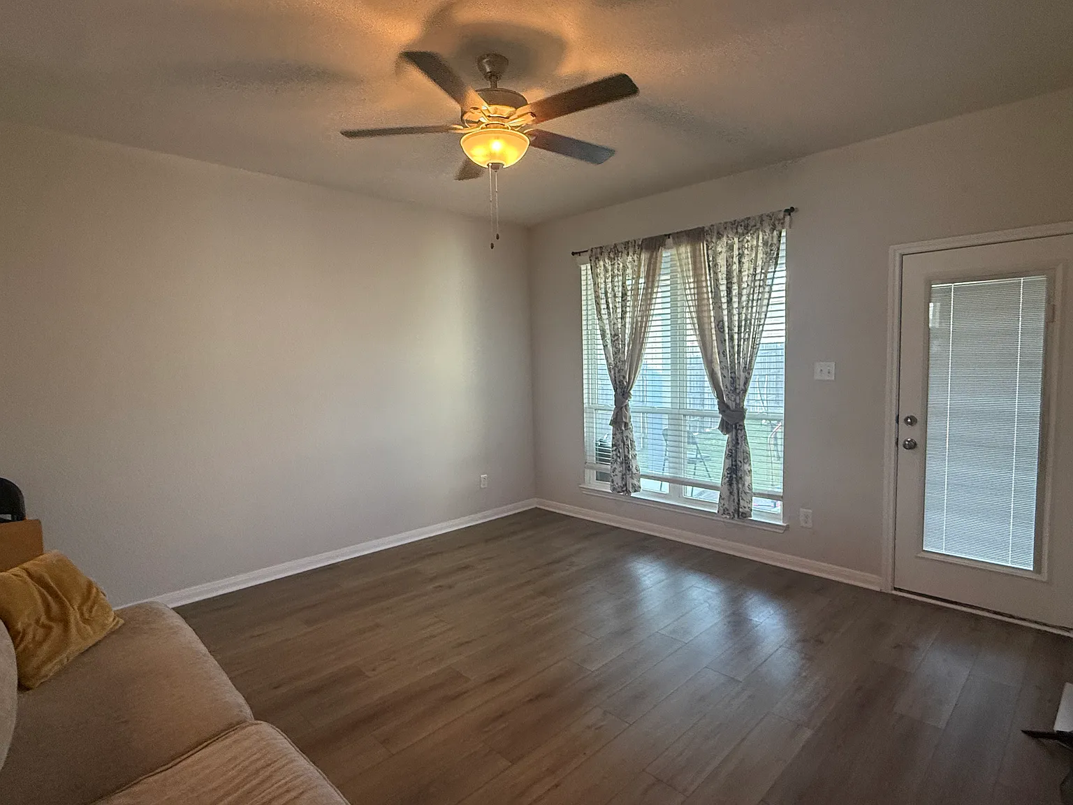 3 bed, 1354 sqft, $1,850 — Photo 4