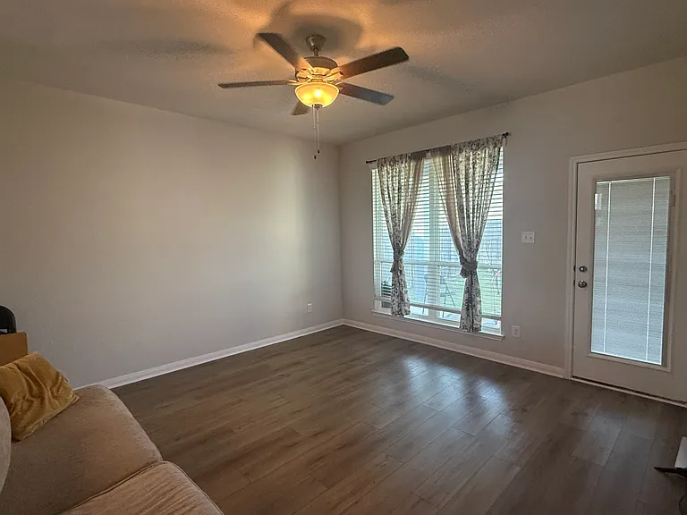 934 James Parker Cir — Photo 4