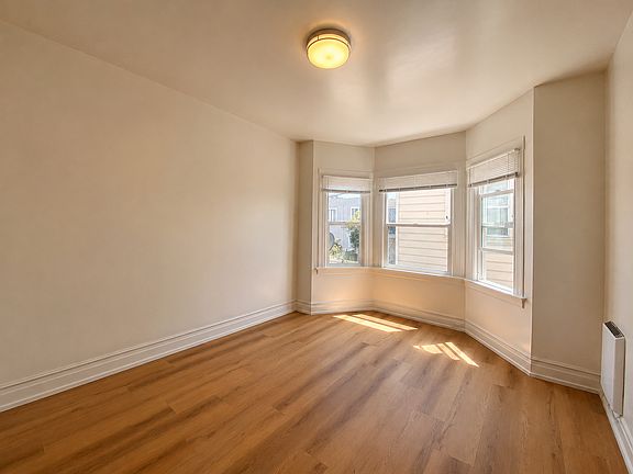 4th image of 928 Geneva Ave