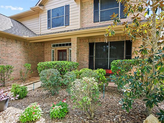 3rd image of 3918 Dell Ln