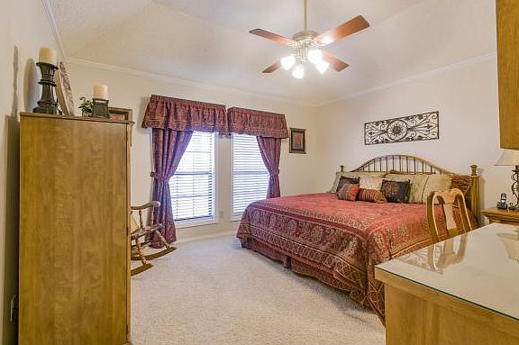 5th image of 4219 Oak Creek Dr
