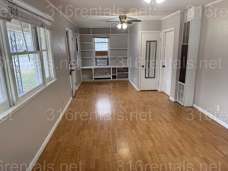 303 N Emporia St — Photo 4