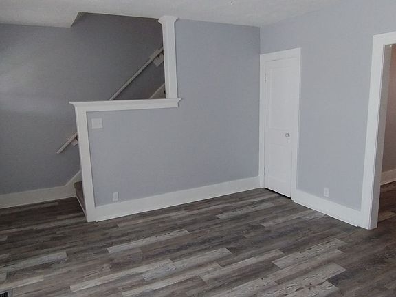 3rd image of 943 Five Oaks Ave #947