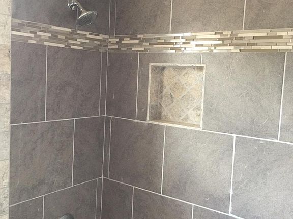 High tall ceiling,shower/bath