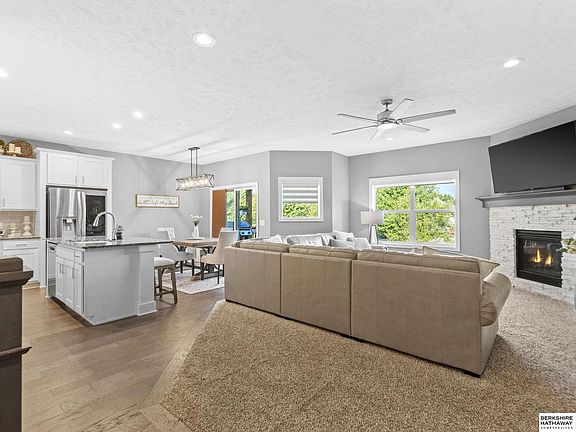 4th image of 110 Eagle View Dr