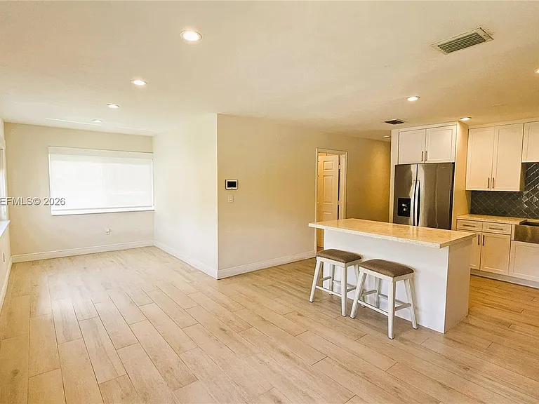 6550 SW 28th St — Photo 3