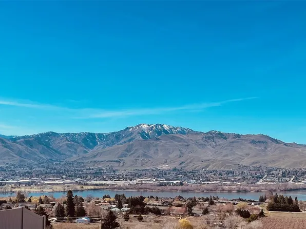 3046 N Breckenridge Drive, East Wenatchee, WA 98802