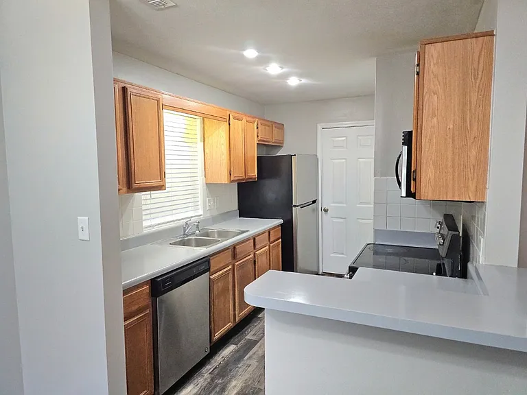 152 S Fairfield Dr — Photo 12
